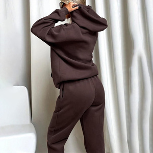 ชุดวอร์มผ้านุ่มสำหรับผู้หญิงออกแบบโลโก้ได้ตามต้องการและติดฉลากได้ตามต้องการ - Product Image 2