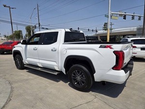 Toyota Tundra SR5 2024 en perfecto estado - Product Image 2