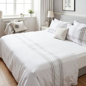 Sábana plana de polialgodón de doble tamaño Premium 3cm Raya satinada 250TC Acabado elegante suave resistente a las arrugas para todas las estaciones 240cm X 270cm - Product Image 4