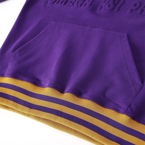 Omega Polo en chenille à fermeture éclair pour homme Imprimé en 3D à rayures dorées Poignets côtelés Rayures violettes et moutarde - Product Image 3