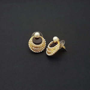 Kriaa Pearl Gold Plated Stud Pendientes-Trendy Religious Cute Brass Copper Flower Hoop Pendientes Zircon Diamond para Fiestas 1310096 - Product Image 1