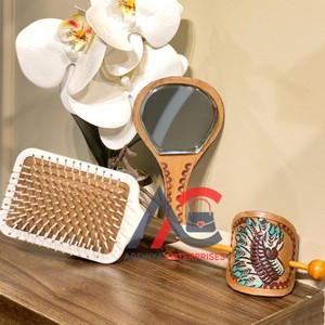 ผู้ขายที่ดีที่สุด 2024 จริงHandmadeแกะสลักเครื่องมือหนัง 3 ชิ้นแปรงผมกระจกมือและผมVanityชุดสตรีที่สวยงาม - Product Image 1