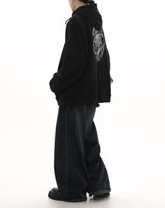 ผลิตชุดวอร์มฮู้ดดี้ผ้าเทอร์รี่คอตตอน 100% แบบสั่งทำพิเศษ ดีไซน์ปักลาย สีตัดกัน ระบายอากาศได้ดี สไตล์ลำลองสีดำ - Product Image 5