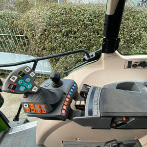 Venta al por mayor de tractor compacto Fendt 211S Vario Gen3 de segunda mano, disponible para necesidades agrícolas profesionales con tecnología avanzada. - Product Image 5