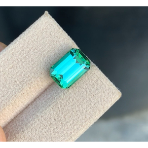 Pierre précieuse de tourmaline verte de mer naturelle, taille émeraude excellente, 4,28 carats, sans défaut, provenant d'Afghanistan. - Product Image 1