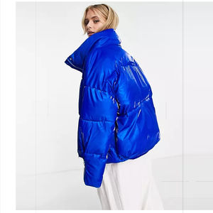 Chaqueta corta acolchada para mujer de último diseño, de alta calidad, con logotipo hecha a medida, chaqueta transpirable de talla grande con cremallera de invierno - Product Image 4