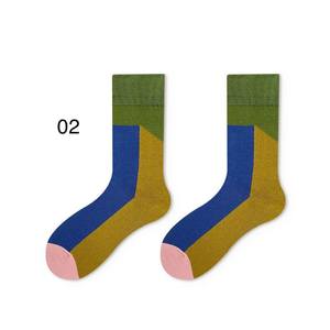 Chaussettes décontractées à blocs de couleur contrastées de style vintage ODM, design tendance, chaussettes personnalisées en gros, fabriquées en usine au Vietnam - Product Image 2