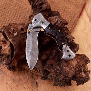 Navaja de Bolsillo Plegable de Damasco de Alta Calidad, Personalizable OEM, con Cuerno de Carnero y Funda de Cuero, Hecha a Mano - Product Image 2