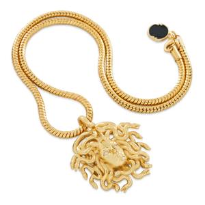 Colgante de cabeza de Medusa de lujo con diseño de diamantes de imitación completamente helado Acabado chapado en oro para hombres disponible para la venta - Product Image 2