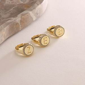 Bague ajustable personnalisée avec initiale minuscule pavée 16-17 mm, bague délicate en argent sterling 925 plaqué or 14 carats - Product Image 1