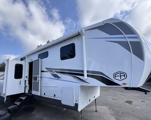 El mejor!! Autocaravana Usada por 3 Meses, Modelo 2023 2024 2025, Forest River Fifth Wheel Wildcat 34CRIB, Remolque de Viaje RV - Product Image 5