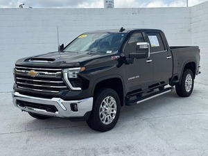 NUEVAS LICITACIONES - CAMIONETAS USADAS EN VENTA 2024 - CAMIONETAS CHEVROLET 2500HD L-T-Z 4x4 de 4 puertas - Product Image 1