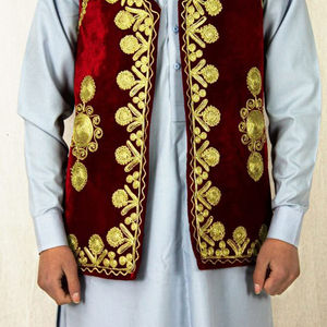 NUEVO Kurta Pajama Blanco Transpirable de Alta Calidad para Hombre con Chaleco Negro para Hombres Afganos con Líneas Doradas a Precio Económico - Product Image 4