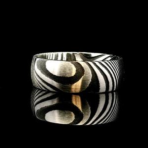 Anillo de boda de acero moderno y elegante hoja de acero de Damasco con hermosa incrustación de piedra hecha a mano para su regalo de compromiso - Product Image 6