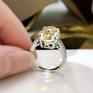 Nouvelle conception, diamant de laboratoire de forme ovale fantaisie jaune de 2 carats, solitaire avec anneau de fiançailles en or blanc 14 carats pour femmes - Product Image 4