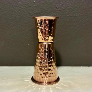 Jigger de Barra de Doble Cara con Acabado de Cobre Martillado de Acero Inoxidable, Herramienta de Medición de Cócteles de Precisión con Diseño Elegante - Product Image 2