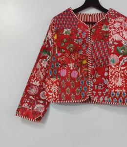 Chaqueta Corta Acolchada de Algodón para Mujer, Estilo Kimono Abierto por Delante, Estilo Bohemio, con Ribete de Rayas, Borde Crudo Hecho a Mano - Product Image 3