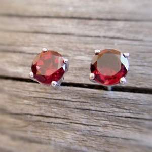 Boucles d'oreilles en argent sterling 925 faites à la main avec grenat naturel bijoux à la mode pour cadeau de fête d'anniversaire - Product Image 2