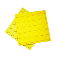 Dalles Tactiles Auto-Adhésives Antidérapantes Imperméables Jaunes 300x300 mm – Dalles de Signalisation en PVC Antidérapant Auto-Adhésives