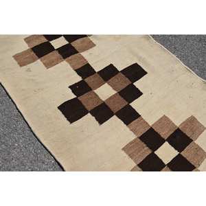 Tapis en laine beige et marron vintage de 3.5x10.5 pieds avec motif géométrique en patchwork pour chambre à coucher, dos en latex et largeur de 4m - Product Image 5
