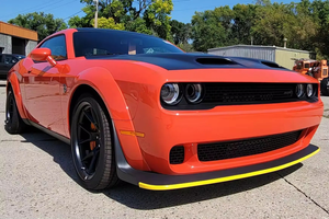 Auto Usado en Excelentes Condiciones, Redeye Widebody 2024, 75001-100000 Millas, 250-300 CV, Motor V8 Supercargado, Volante a la Izquierda, Asientos de Cuero, Pantalla Táctil Trasera - Product Image 5