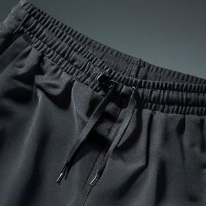 Pantalones Cortos Bermuda Negros para Hombre con Estampado Blanco Never Give Up, Cintura Elástica, Casuales, de Algodón - Product Image 5