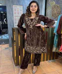 Venta al por mayor Eid Vestido de estilo modesto especial con tela Georgette y bordado elegante para las mujeres musulmanas kurta - Product Image 3