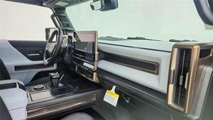 G-M-C H-UMMER EV SUV 3X 2024 Usada en Buen Estado, SUV 4x4 de 4 Puertas - Product Image 4