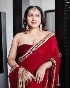 Bollywood Hermoso Borde de lavanda bordado de lentejuelas de 5mm con Sari de seda - Product Image 5