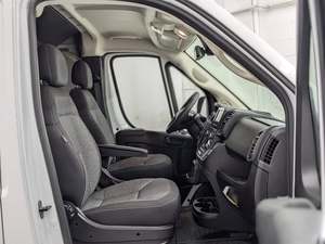 2024 R-A-M Pro-Mas-ter 2500 Tradesman 159 Furgoneta de Carga con Techo Alto FWD con Asiento para Pasajeros y Motor Automático - Product Image 2