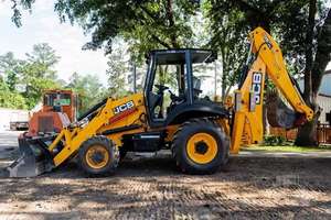 Chargeuse-pelleteuse J.C.B 3CX 14FT la plus vendue, grande profondeur de pénétration, capacité de levage élevée, personnalisable avec diverses benneaux - Product Image 5