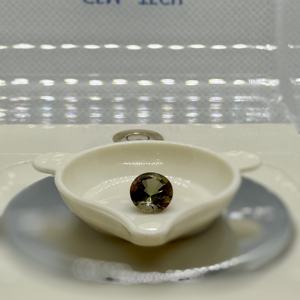 Haute qualité non chauffé vert brunâtre rond brillant coupe saphir pierre gemme en vrac 8.8x5.3mm 2.35ct pour la fabrication de bijoux - Product Image 3