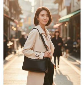 Bolso de Hombro Vintage de Cuero Negro para Mujer, Bolso Minimalista Tipo Hobo, Correa Ajustable, Cierre Estructurado, Resistente al Agua - Product Image 4