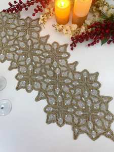 Camino de mesa floral hecho a mano de lujo, camino de cuentas de cristal dorado y plateado para decoración de boda, técnicas de punto - Product Image 3