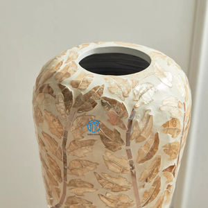 Artículo de tendencia industrial, artesanía artesanal, decoración del hogar, jarrón de nácar de Color dorado - Product Image 2