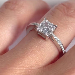 Anillo de compromiso de diamantes de corte princesa de 7mm | Pave Band Solitario | Plata esterlina chapada en oro de 18 quilates Boda nupcial minimalista Fine - Product Image 4