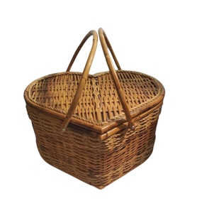 Giỏ đi dã ngoại bằng mây hình trái tim có tay cầm đôi, lót gingham màu đỏ và nắp an toàn cho các cuộc tụ họp ngoài trời từ Việt Nam - Product Image 1