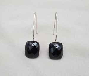 ต่างหูเงินแท้ 925 ชุบทอง ประดับพลอยออนิกซ์สีดำ งานแฮนด์เมด เครื่องประดับอัญมณี เรียบหรู เหมาะสำหรับงานครบรอบ ของขวัญ IGI - Product Image 5