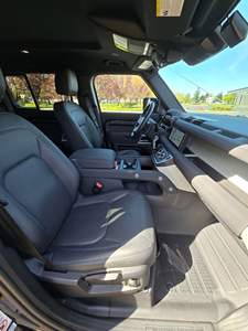 2023 LAND ROVER Defender 110-S Edición TREK SUV con Techo Solar, Faros Delanteros, Cámara Trasera 360, Asientos Eléctricos - Product Image 6