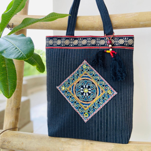 Bolso de mano de algodón bohemio Vintage informal de gran capacidad para mujer, bolso suave hecho a mano con bordado Ajrakh intrincado con cierre de cremallera ligero - Product Image 6