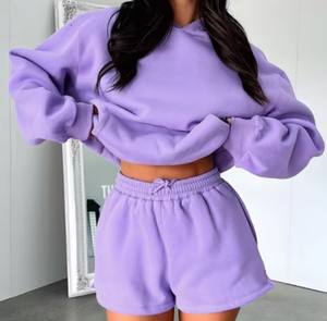 Ensemble de survêtement pour femmes surdimensionné personnalisé en gros, sweat-shirt et short, design de sweat-shirt vierge, broderie de logo, impression à l'écran - Product Image 3