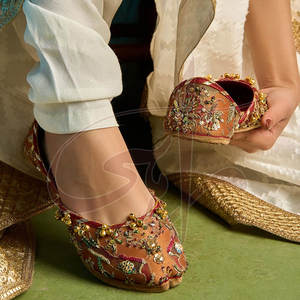 Chaussures Khussa pour femmes, en velours antidérapant, matériau durable, faible MOQ, marque privée, best-seller, fabrication professionnelle, dernier design - Product Image 2