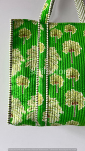 Grand sac fourre-tout en coton matelassé fait à la main nouveau sac à bandoulière à fermeture ouverte imprimé palmier tropical pour voyage ou cadeau de demoiselle d'honneur - Product Image 6