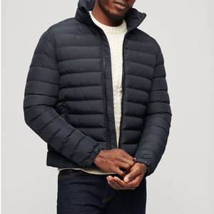 Doudoune matelassée personnalisée pour homme, noire brillante, coupe-vent, col montant, avec logo frontal, idéale pour l'extérieur en hiver - Product Image 2