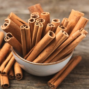 Rollos de corteza de canela de Ceilán con aroma de Casia cruda seca en Barra de canela a precio barato para platos salados - Product Image 4