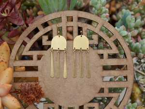 Encantos ligeros de latón crudo-Elegancia diaria en pendientes de latón martillado hechos a mano - Product Image 4