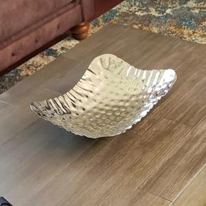 Elegante cuenco de metal moderno decorativo hecho a mano para eventos, cuenco de mercado de exportación, uso doméstico, fiestas, hoteles, mayorista de Bangalore - Product Image 2