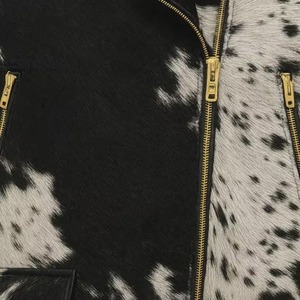 Blouson Moto Homme en Cuir de Vachette Véritable avec Fourrure, Noir et Blanc, Fermeture Éclair Asymétrique, Style Western Streetwear, Vente en Gros - Product Image 4