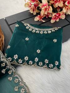 Saree en soie douce de qualité supérieure de créateur avec une belle séquence de broderie, saree de mariage, saree de soirée de créateur - Product Image 3