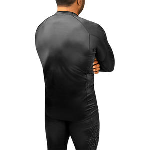 Rash Guard respirant pour hommes personnalisable UPF 50 + Compression Fit pour le surf, la natation et les sports nautiques Remises sur les commandes en gros - Product Image 2